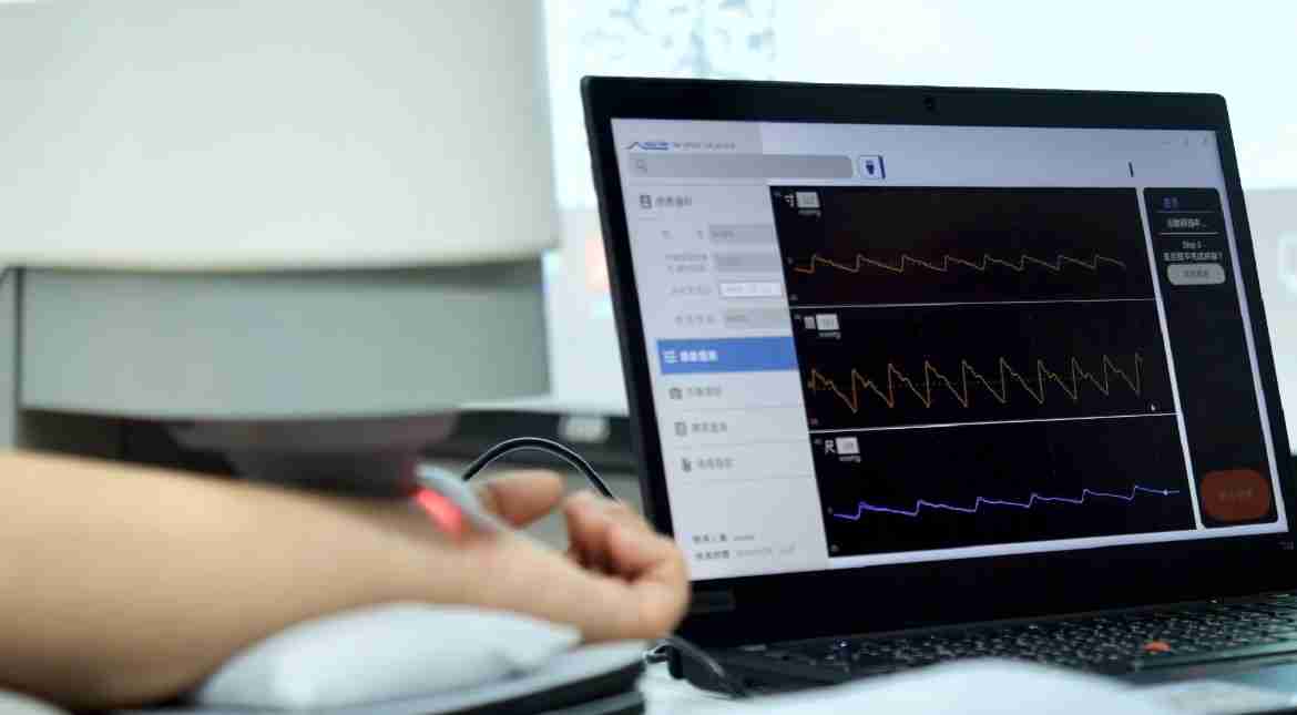 888.BY集团电子游戏耘康以高解析与拟真的显示技术，，将其应用于中医检测，，提供“中医数位化检测方案”，，，使传统中医检测结果数据化与可视化