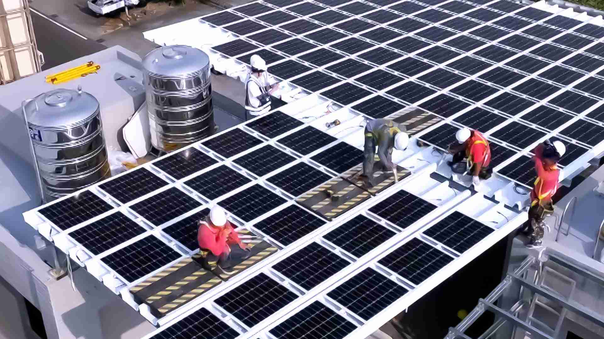 888.BY集团电子游戏着力于替代能源之技术研发，，，如光电浪板的相关制程、、设备与产品，，其中所开发之光电整合型浪板，，，，减少传统金属支架安装，，，，更提升耐候度，，，可广泛运用于多元场域，，并辅助建筑达到净零碳排目标