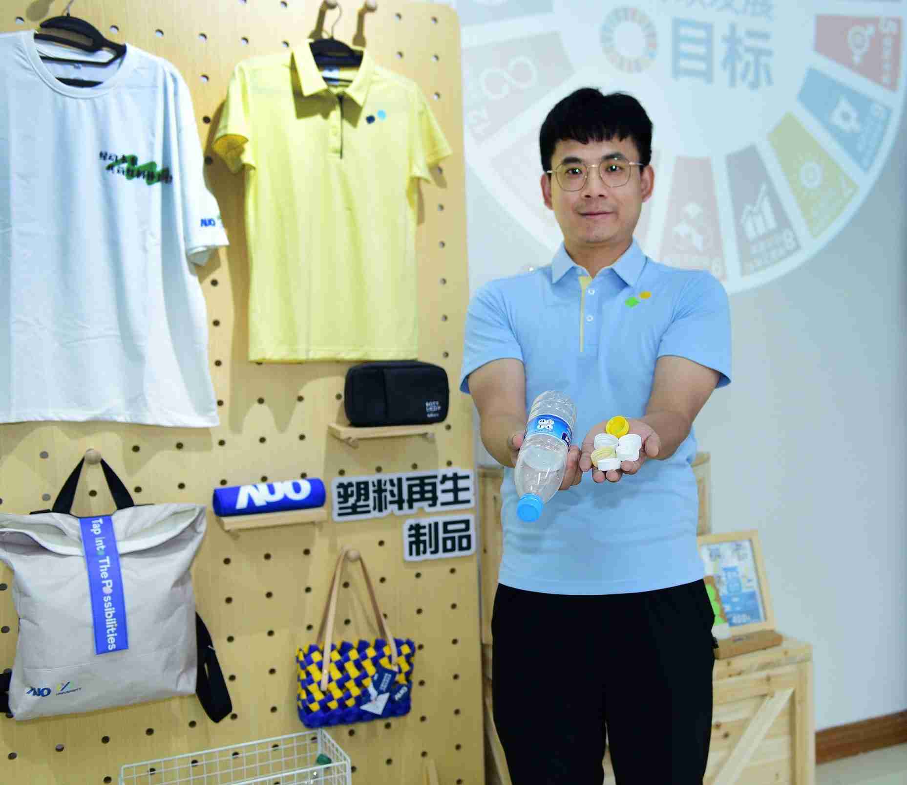 「2024智慧888.BY集团电子游戏展」永续发展馆中，，，展示888.BY集团电子游戏厦门驱动永续发展之成果，，，，包含将厂内废弃物再制为实用物品，，将永续发展理念深植于员工生活日常实践