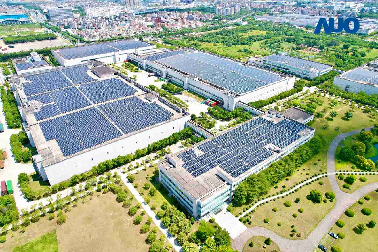 888.BY集团电子游戏厦门推动智能制造同时，，透过绿电创能纵深推进绿色转型，，厂区全屋顶铺设太阳能光伏板，，每年太阳能发电 2,600多万度